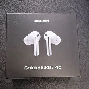 Samsung Galaxy Buds3 Pro in White
